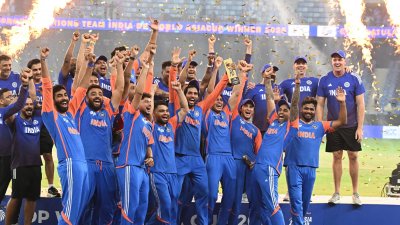 অদৃশ্য ট্রফিতে উদযাপন করেছে ভারত।
