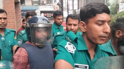 পুলিশ হেফাজতে আদালতে কাজী মামুনুর রশিদ