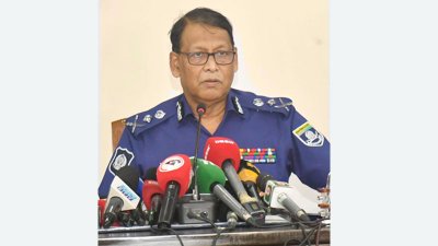 সংবাদ সম্মেলনে কথা বলছেন পুলিশের মহাপরিদর্শক (আইজিপি) বাহারুল আলম