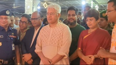 মুন্সীগঞ্জের পূজামণ্ডপে আদিলুর রহমান খান