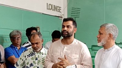 সংবাদ সম্মেলনে কথা বলেছেন তামিম।