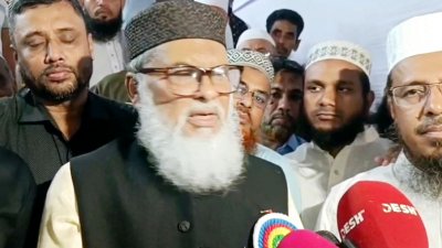 সাংবাদিকদের প্রশ্নের জবাবে ধর্ম উপদেষ্টা