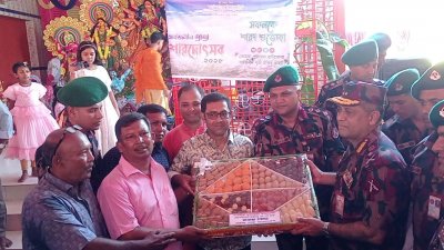 সনাতন ধর্মাবলম্বীদের সঙ্গে শুভেচ্ছা বিনিময় করেন বিজিবি মহাপরিচালক