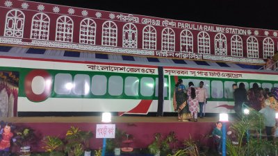 ব্যতিক্রমী এই মণ্ডপটি দেখতে প্রতিদিনই ভিড় করছেন দর্শনার্থীরা