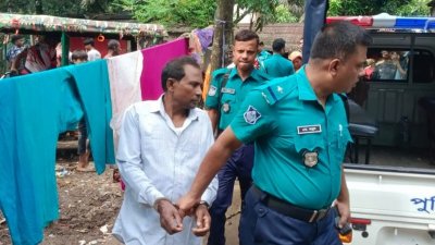 গ্রেফতার অভিযুক্ত