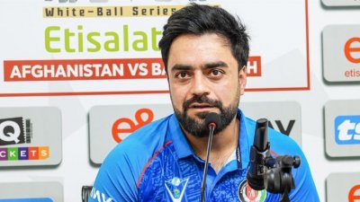 সংবাদ সম্মেলনে রশিদ খান।