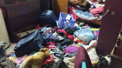 সাতক্ষীরায় এক সাংবাদিক ও ব্যাংক কর্মকর্তার বাড়িতে চুরির ঘটনা ঘটেছে