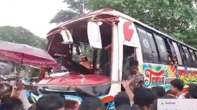 দুর্ঘটনা কবলিত বাস