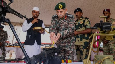 ভারতের সেনাপ্রধান জেনারেল উপেন্দ্র দ্বিবেদী। ছবি: পিটিআই।