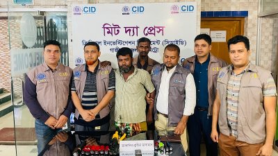 ডাকাত দলের সর্দার মনিরকে গ্রেফতার করেছে পুলিশের অপরাধ তদন্ত বিভাগ