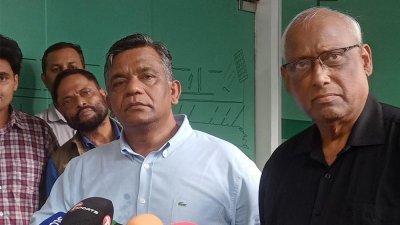 বিসিবির সভাপতি হিসেবে শেষ দিন সাংবাদিকদের সামনে উপস্থিত  হন আমিনুল ইসলাম আমিনুল