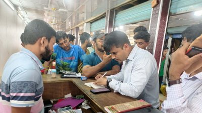চারটি খাবার হোটেলকে ২৫ হাজার টাকা জরিমানা করেছেন ভ্রাম্যমাণ আদালত