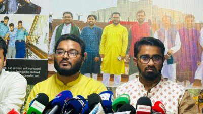 সংবাদ সম্মেলনে রাশেদ খান