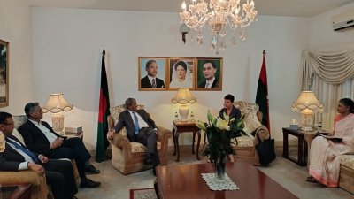 গুলশান চেয়ারপারসন অফিসে বৈঠকে মির্জা ফখরুল ইসলাম আলমগীর এবং গোয়েন লুইস