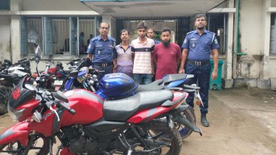 দুটি চোরাই মোটরসাইকেলসহ কলেজ ছাত্রদলের সভাপতি ও আরেকজন গ্রেফতার