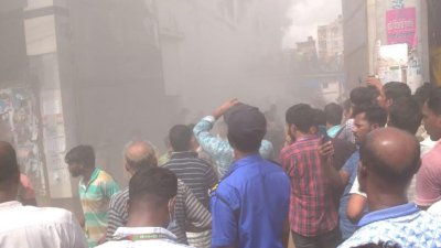 আশুলিয়ায় পোশাক কারখানায় আগুন