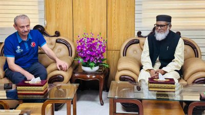 সচিবালয়ে ধর্ম উপদেষ্টা ড. আ ফ ম খালিদ হোসেনের সঙ্গে দিয়ানাত ফাউন্ডেশনের ডেপুটি জেনারেল ম্যানেজার রেসেপ সুকুর বলকান