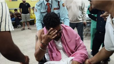 আহত শঙ্কর ঘোষ