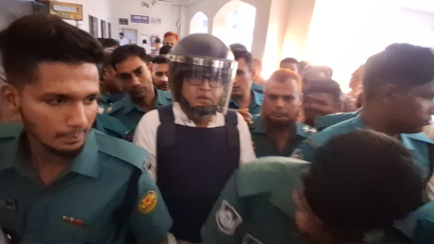 আদালত প্রাঙ্গণে অজয় কর খোকন