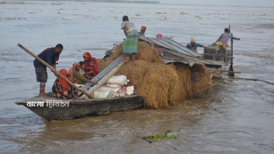 নদীভাঙনে বসতভিটা হারিয়ে অন্যত্র চলে যাচ্ছেন বানিয়াপাড়া গ্রামের দিনমজুর হাফিজুর