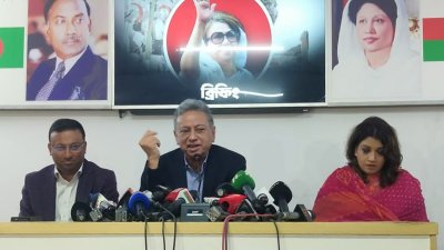 ব্রিফিংয়ে আমির খসরু মাহমুদ চৌধুরী