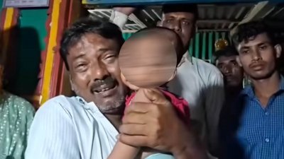 সাহাবুদ্দিনের শিশুটিকে কোলে নিয়ে কাঁদছেন দাদা