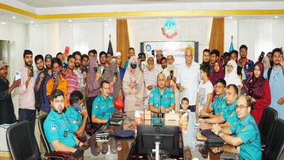 হারিয়ে যাওয়া ৭৫টি মোবাইল ফোন উদ্ধার করে ৭৫ জন মালিককে বুঝিয়ে দিয়েছে রাজশাহী মহানগর পুলিশের (আরএমপি) সাইবার ক্রাইম ইউনিট