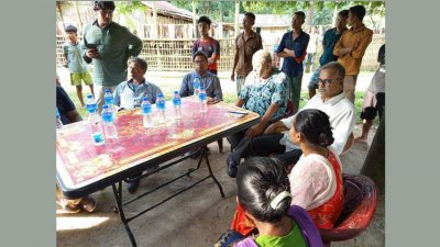 নেতারা ভুক্তভোগী কিশোরীর বাসায় গিয়ে স্বজনদের সঙ্গে কথা বলে ঘটনার বিস্তারিত শোনেন