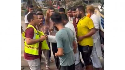 হাইওয়ে পুলিশ সদস্যকে কয়েকজন মিলে মারধরের অভিযোগ পাওয়া গেছে
