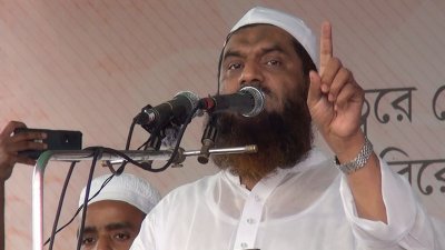 কথা বলছেন মামুনুল হক (ফাইল ছবি)