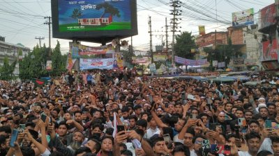 কুমিল্লা নগরীর কান্দিরপাড়ের পূবালী চত্বরে বিভাগ ঘোষণার দাবিতে সমাবেশ