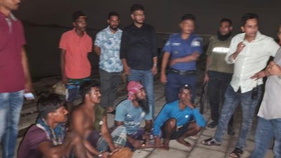আটক জেলেদের কয়েকজন