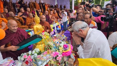 ‘জাতীয় কঠিন চীবর দান’ অনুষ্ঠানে প্রধান অতিথি ছিলেন পার্বত্য চট্টগ্রাম বিষয়ক মন্ত্রণালয়ের উপদেষ্টা সুপ্রদীপ চাকমা