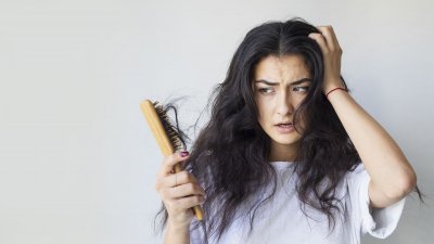 প্রাণহীন চুল নিয়ে বিব্রত?