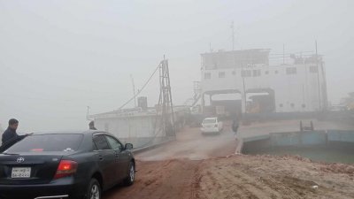 প্রায় চার ঘণ্টা বন্ধ থাকে ফেরি চলাচল