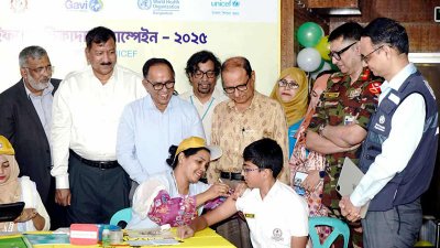 ঢাকা রেসিডেনসিয়াল মডেল কলেজে টাইফয়েড টিকাদান ক্যাম্পেইন