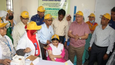 টাইফয়েডের টিকাদান কার্যক্রম উদ্বোধন অনুষ্ঠানে উপদেষ্টা ফারুক-ই-আজম