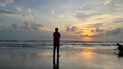 আহা টেকনাফ: পাহাড় আর সমুদ্র মিশেছে যেখানে