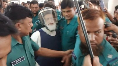 পুলিশের হেফাজতে হাজী মোহাম্মদ সেলিম
