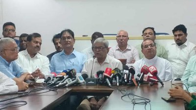 কথ বলছেন ফখরুল ইসলাম আলমগীর