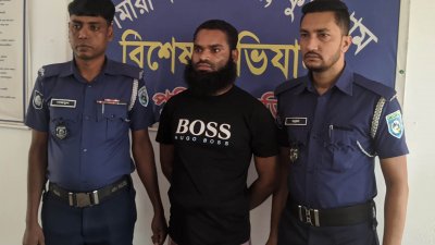 অভিযুক্ত শিক্ষককে গ্রেফতার করেছে পুলিশ