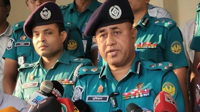 রাকসু নির্বাচন নিয়ে বিশ্ববিদ্যালয় প্রশাসন, পুলিশ, র‌্যাব ও বিজিবির প্রতিনিধিদের মধ্যে সভা শেষে কথা বলেন রাজশাহী মেট্রোপলিটন পুলিশ কমিশনার মোহাম্মদ আবু সুফিয়ান