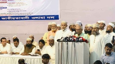 জাতীয়তাবাদী ওলামা দলের প্রতিষ্ঠাবার্ষিকীর সভায় বক্তব্য রাখছেন রুহুল কবির রিজভী