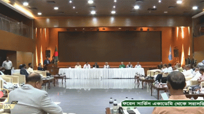 জুলাই সনদ নিয়ে বৈঠকে প্রধান উপদেষ্টা মুহাম্মদ ইউনূস, ছবি: টেলিভিশন থেকে নেওয়া