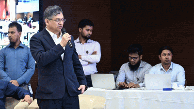 ঐকমত্য কমিশনের বৈঠকে বক্তব্য দিচ্ছেন সালাহউদ্দিন আহমদ