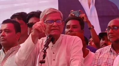 জনতার উদ্দেশে বক্তব্য দিচ্ছেন বিএনপি মহাসচিব মির্জা ফখরুল ইসলাম আলমগীর
