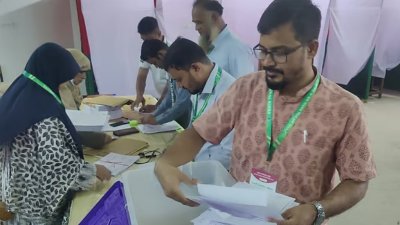 চাকসু নির্বাচনের ভোট গণনা চলছে