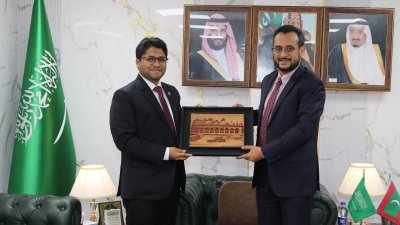 মালদ্বীপে সৌদি আরবের রাষ্ট্রদূত ইয়াহিয়া হাসান আলকাহতানির সঙ্গে সাক্ষাৎ করেন বাংলাদেশের রাষ্ট্রদূত  মো. নাজমুল ইসলাম