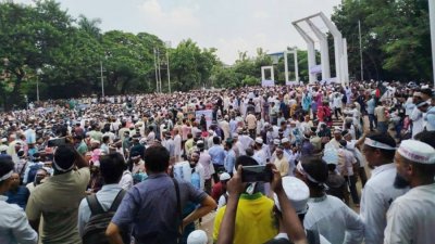 শহীদ মিনারে শিক্ষকদের অবস্থান (ফাইল ছবি)