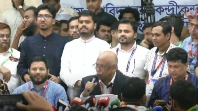 চাকসু নির্বাচনের ফল ঘোষণা করেন প্রধান নির্বাচন কমিশনার